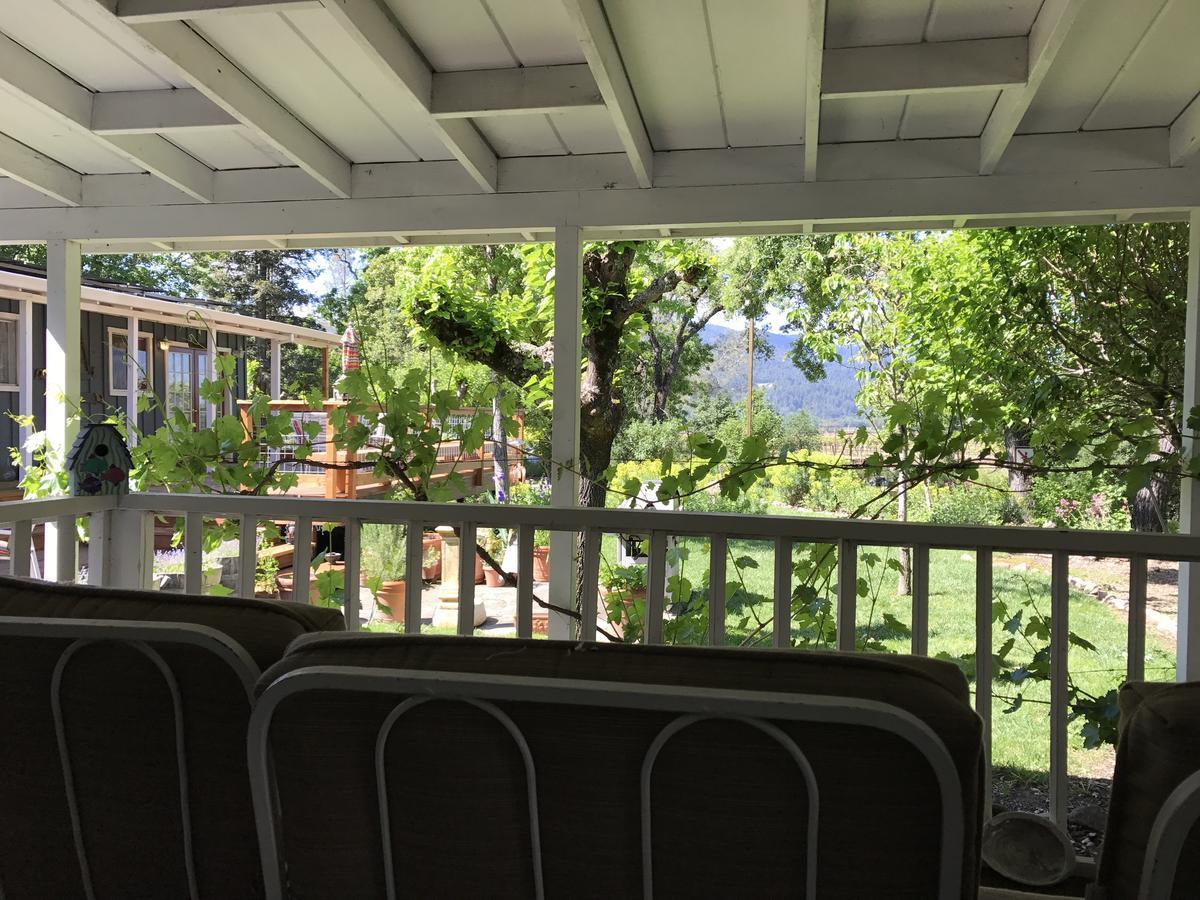 Trailside Inn Bed And Breakfast Calistoga Exterior photo
